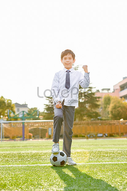 Taman Permainan Sekolah Rendah Bermain Bola Sepak Gambar Unduh Gratis Imej 501289977 Format Jpg My Lovepik Com