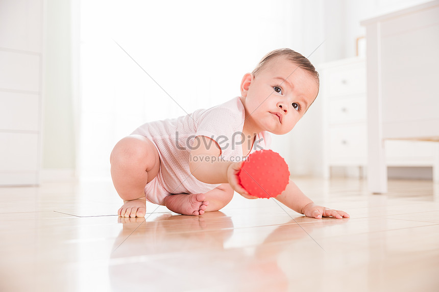 Foreign Baby Playing With The Ball Photo Image Picture Free Download 501346815 Lovepik Com