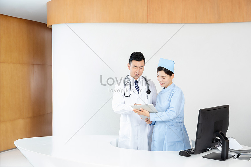 Hospital Front Desk Doctor And Nurse Discussion Photo