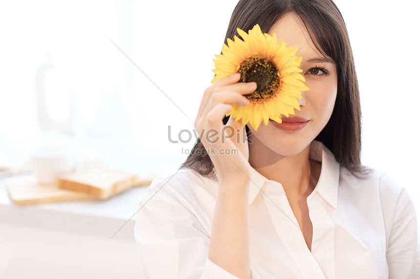 Inicio Mujer Celebración Girasol Foto | Descarga Gratuita HD Imagen de Foto  - Lovepik