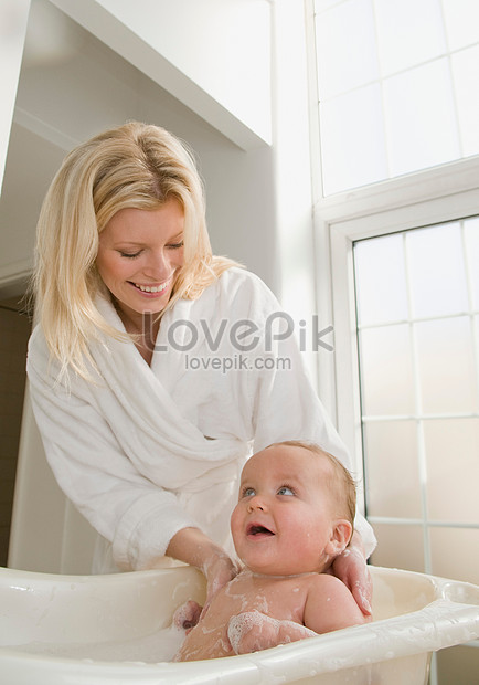 A Mother Bathes Her Baby Boy Picture And HD Photos | Free Download On ...