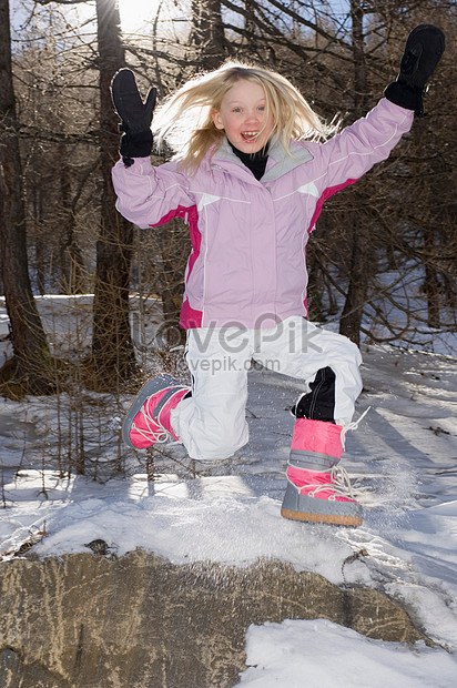                -    - iStock