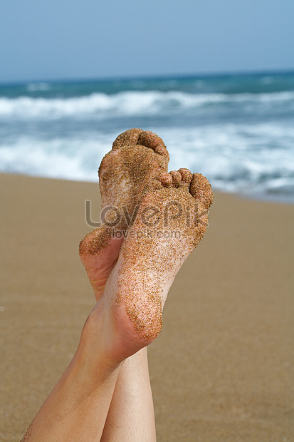 A Pair Of Sandy Girls Feet Photo Image Picture Free Download Lovepik Com