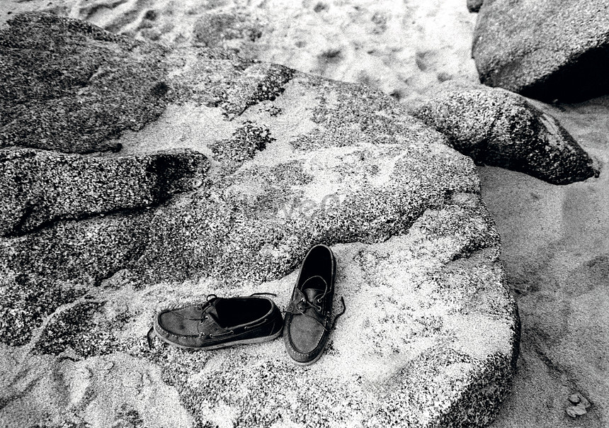 rock shoes beach