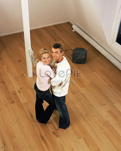 A Couple In New Curie Picture And HD Photos | Free Download On Lovepik