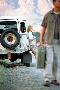 Бензин исчерпал джип stock pictures. & изображений