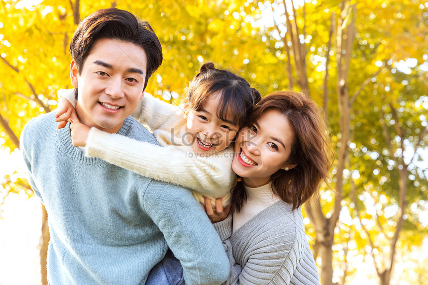 Familia De Tres Padre Con Hija Foto | Descarga Gratuita HD Imagen de Foto -  Lovepik