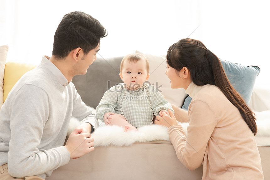 Mama Y Papa Juegan Con Bebe Descarga Gratuita Hd Imagen De Fotografia Lovepik