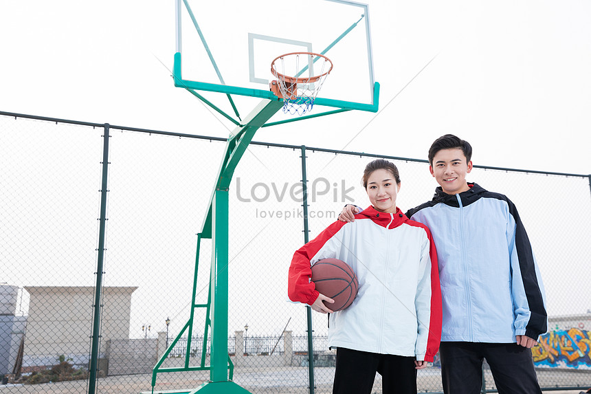 Pareja Jugando Baloncesto Al Aire Libre Foto | Descarga Gratuita HD Imagen  de Foto - Lovepik