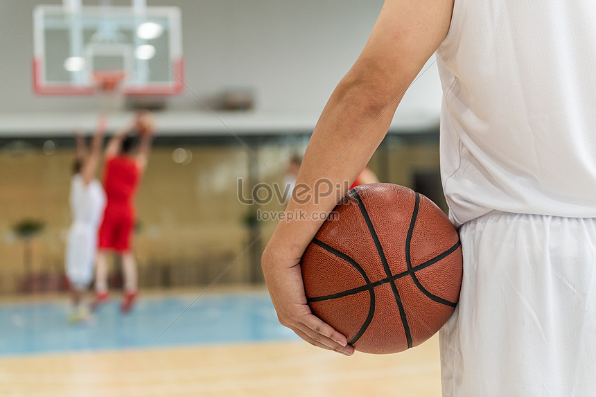 Basketball Player Holding Ball Close Up Photo Image Picture Free Download Lovepik Com