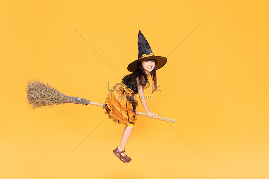 Photo De Halloween Petite Fille Cos Sorciere Balai Dequitation Numero De L Image Format D Image Jpg Fr Lovepik Com