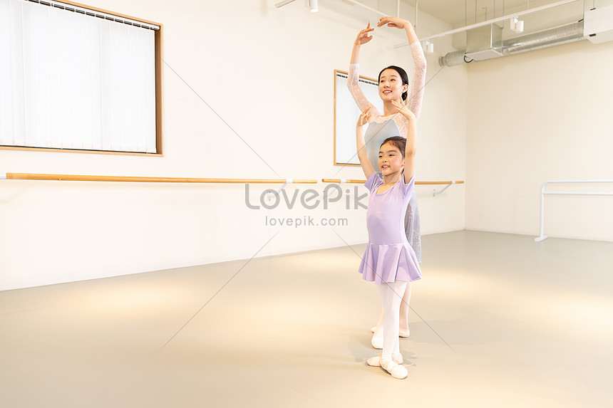 Балерина и ткань студия