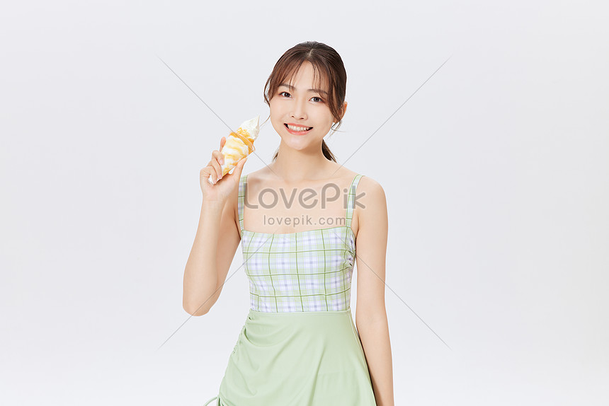 アイスクリームを持っている夏のクールな女の子の手イメージ 写真 Id Prf画像フォーマットjpg Jp Lovepik Com