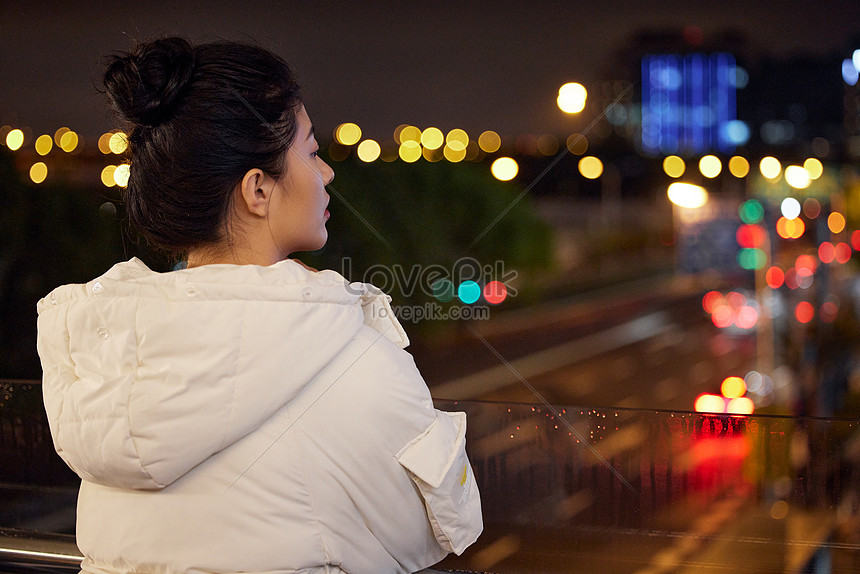 woman travel at night