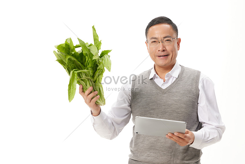 Middle Aged Men Sell Vegetables Online Picture And HD Photos