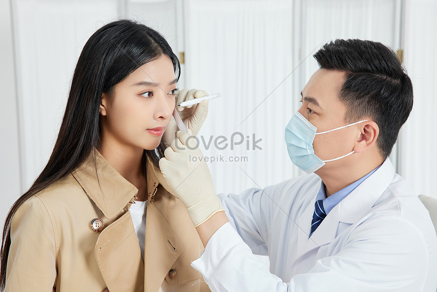 Plastic Surgeon Measures The Ratio Of Facial Features To Women ...