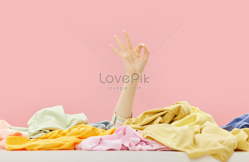 Una Mano De Un Montón De Ropa Foto | Descarga Gratuita HD Imagen de Foto -  Lovepik