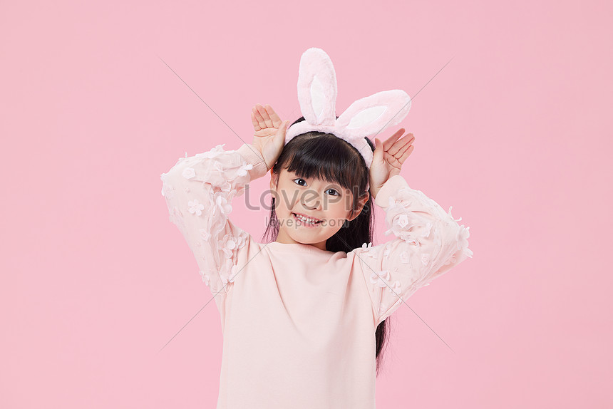 Photo de Jolie Petite Fille Avec Des Oreilles De Lapin, enfant, petite fille,  fille Photo images free download - Lovepik