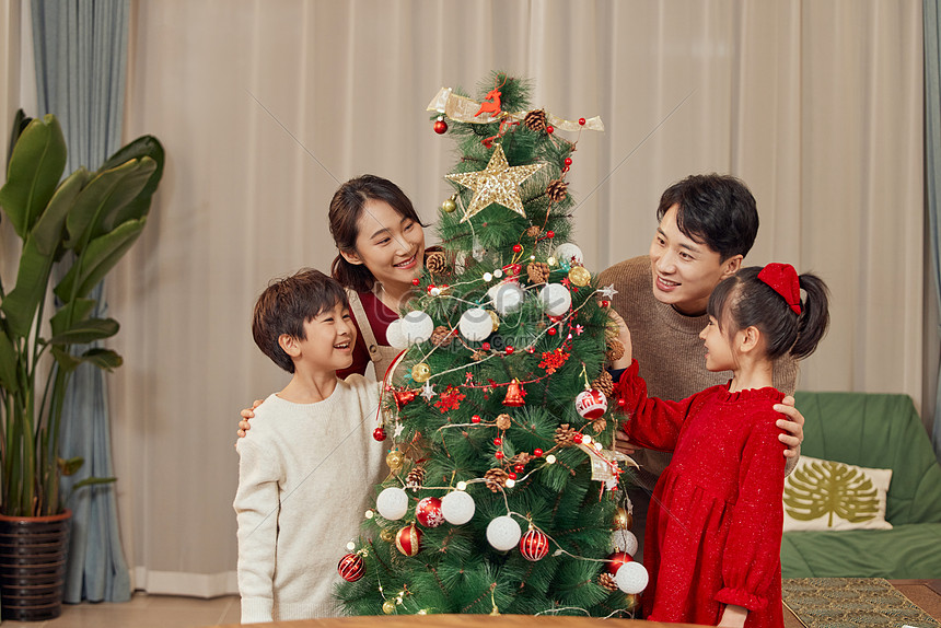 Christmas Family Decorating Christmas Tree Picture And HD Photos | Free ...