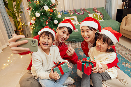 A Family Of Four Picture And HD Photos | Free Download On Lovepik