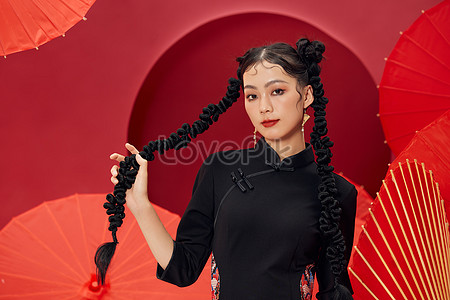 Image Of A Beautiful Woman Wearing A Black Modified Cheongsam Picture ...