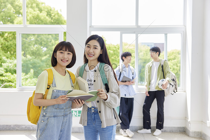 Khảo sát tình hình việc làm của sinh viên tốt nghiệp - một trong những hoạt  động đảm bảo chất lượng giáo dục của Trường Đại học Tân Trào