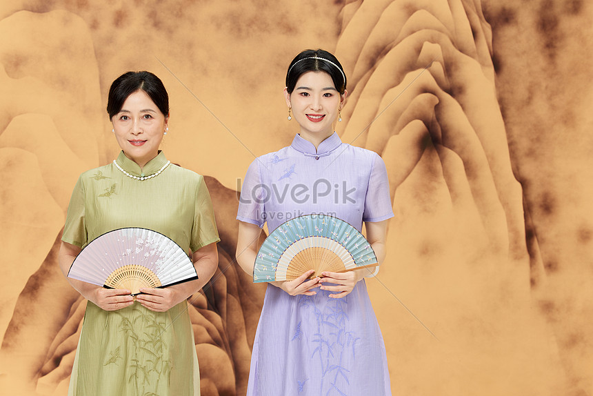 Cheongsam Mother And Daughter Image Picture And Hd Photos Free Download On Lovepik 0111