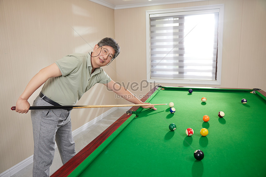 elderly-people-playing-billiards-in-the-elderly-activity-room-picture