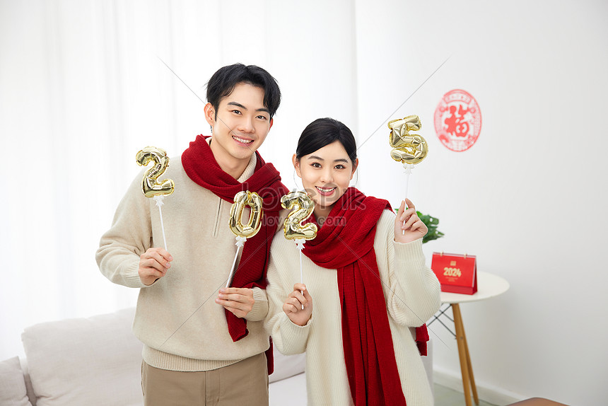 New Year Couple Holding Numbers 2025 To Welcome The New Year Picture ...